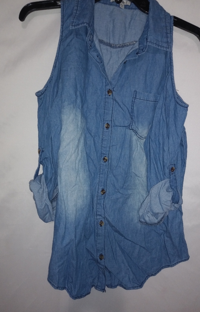 Noble U L Cold Shoulder Chambray Top
